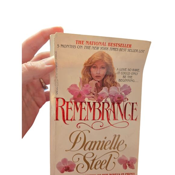 Danielle Steel REMEMBRANCE Vintage Romance WWII Family Saga Dell 0440173701 - Picture 4 of 8